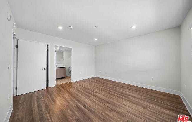 5030 Rosewood Ave Apt 206