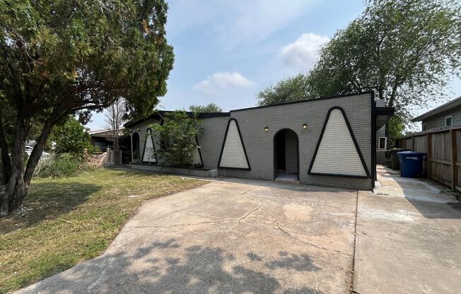 UPDATED FOUR BEDROOM PLUS BONUS ROOM!!