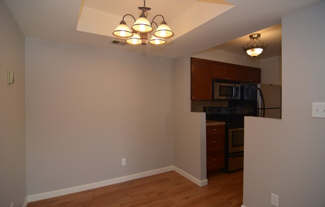 Recently Remodeled 2 Bedroom 2 Bath Condo! Close to the U of A!