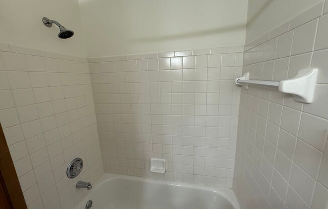 2 beds, 2 baths, 950 sqft, $1,750, Unit 7633CC