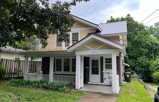 1921 N Hampton Ct.