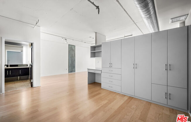 1 bed, 1 bath, 1,030 sqft, $3,200, Unit 1410