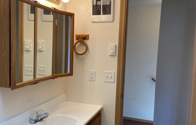 3 beds, 1.5 baths, 1,100 sqft, $1,325, Unit 125