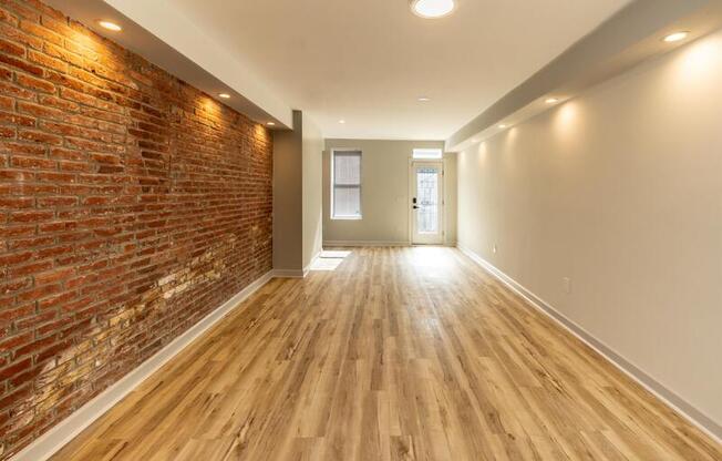 704 S HIGHLAND AVE