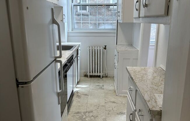 2 beds, 2 baths, 1,303 sqft, $2,165, Unit New King Edward  502