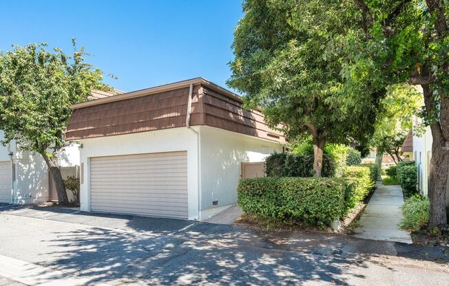 Updated 2&2 RockPointe next to the Green Belt