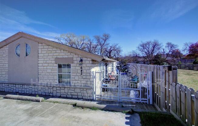 642 NW 11 ST