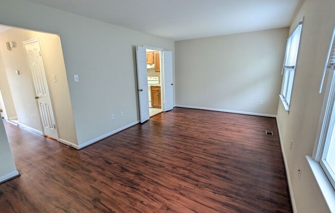 Beautifully maintained townhouse in Frederick available mid May!