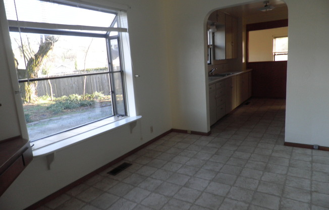 2 beds, 1 bath, $1,400