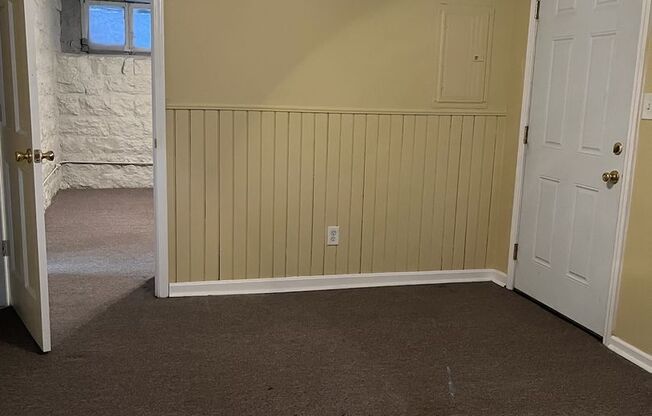 1 bed, 1 bath, 800 sqft, $825, Unit 1411 S. 3rd St. Unit 5