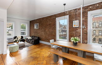 237 W 11 ST