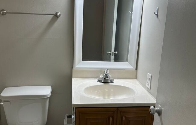 1 bed, 1 bath, 616 sqft, $878, Unit 19