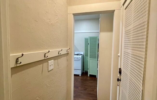 Studio, 1 bath, $1,600, Unit 2A