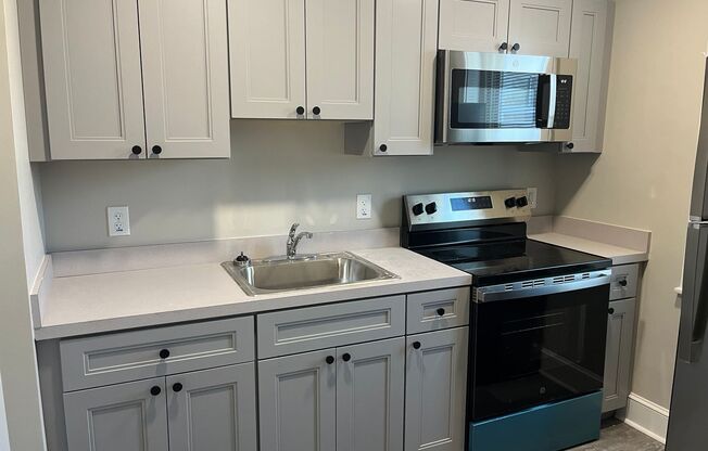 2 beds, 1 bath, $1,400, Unit Apt. C