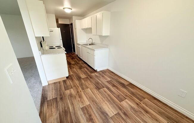 1 bed, 1 bath, 700 sqft, $1,450, Unit J - 102