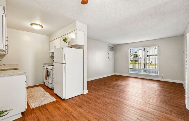 2 beds, 1 bath, 916 sqft, $1,495, Unit 15