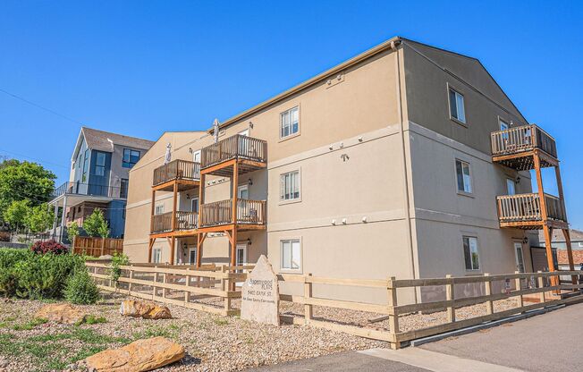 Quiet Ground-Floor Condo in Beautiful Arvada - AVAILABLE NOW!!