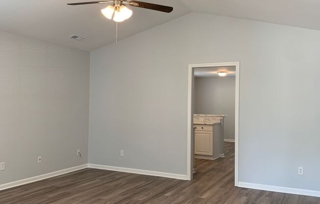 3 Bedroom 2 Bath Renovated House Available Now on Park Avenue