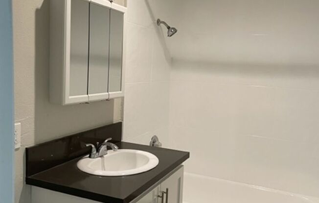 5 beds, 2 baths, 1,750 sqft, $3,995, Unit Unit #4