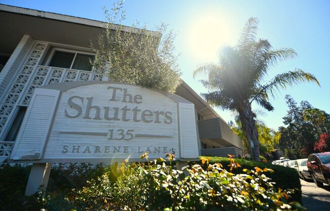 1p717 - Shutters Apartments