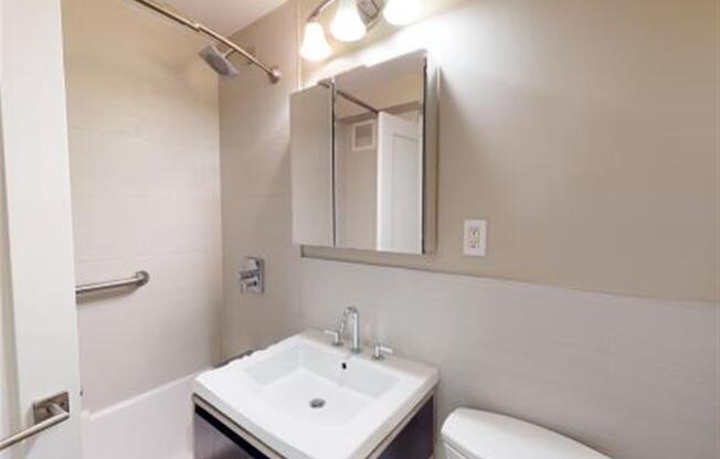 2 beds, 1 bath, $6,395, Unit 19G