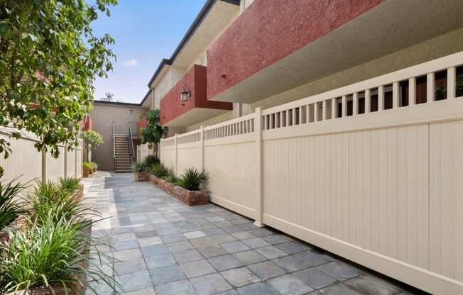 Apartments in Sherman Oaks Patios