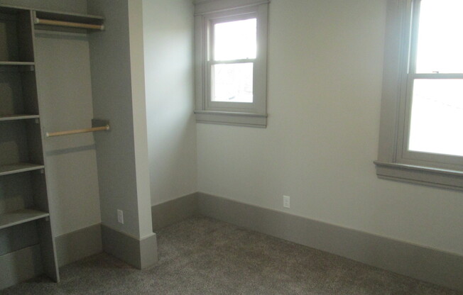 3 beds, 1 bath, 830 sqft, $1,095