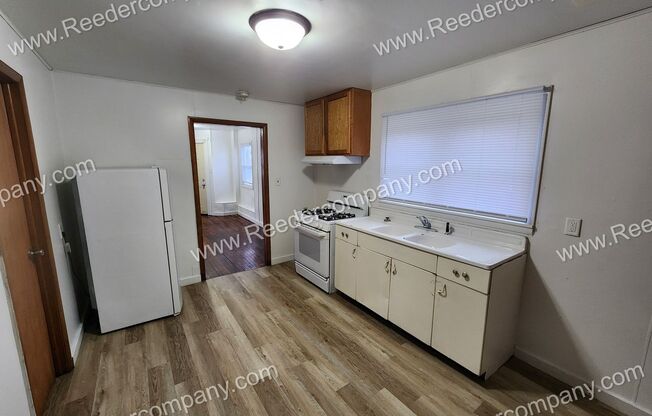 2 beds, 1 bath, 675 sqft, $725, Unit 1F