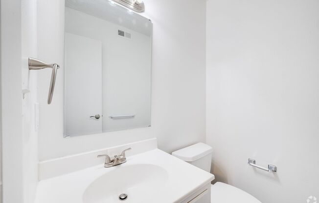 2 beds, 1.5 baths, 989 sqft, $1,795, Unit C-215