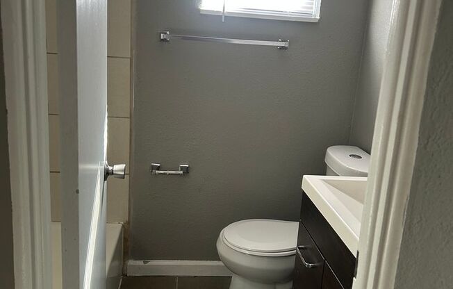 2 beds, 1 bath, 750 sqft, $1,020, Unit B05 1042 13