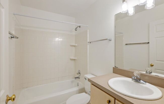 4 beds, 2 baths, $3,199, Unit 1901 HoneySuckle Drive