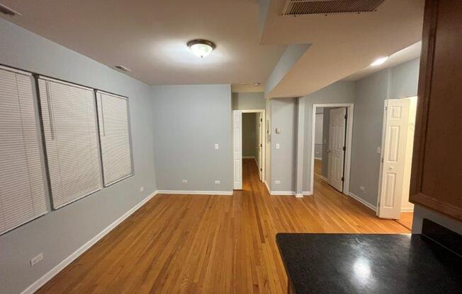 2314 W ROSEMONT