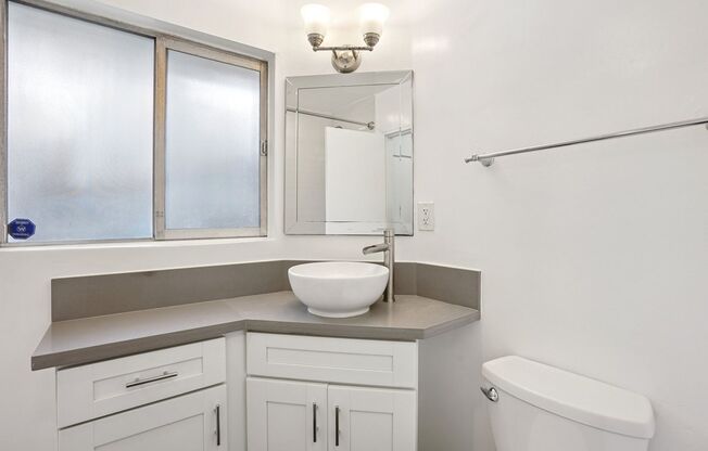 Studio, 1 bath, 350 sqft, $2,398, Unit 208