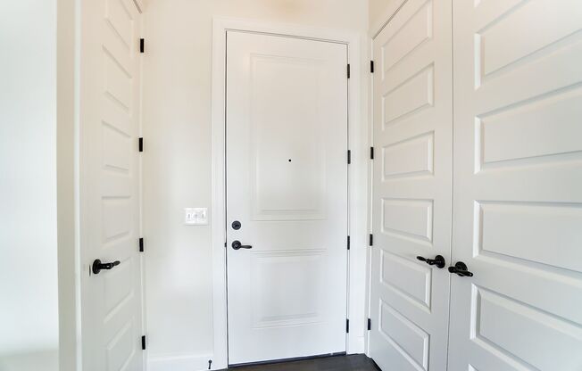 1 bed, 1 bath, 724 sqft, $1,540, Unit 216