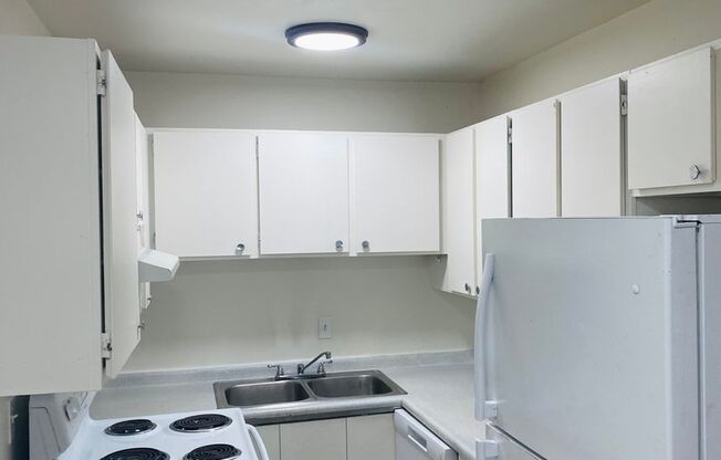 2 beds, 1 bath, 700 sqft, $1,250, Unit 02A