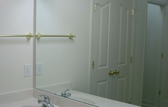 1353SF 2BR 2.5BA w/garage