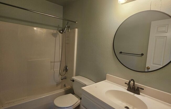 Comfortable 3-Bedroom, 2-Bath Lower Unit with Partially Fenced Yard in West Bremerton