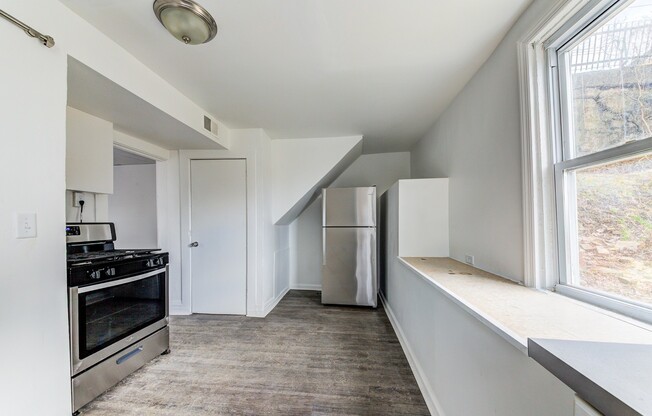 3 beds, 1 bath, $1,325, Unit 1