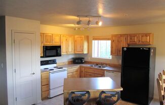 2 beds, 2 baths, $2,000, Unit # #M 202