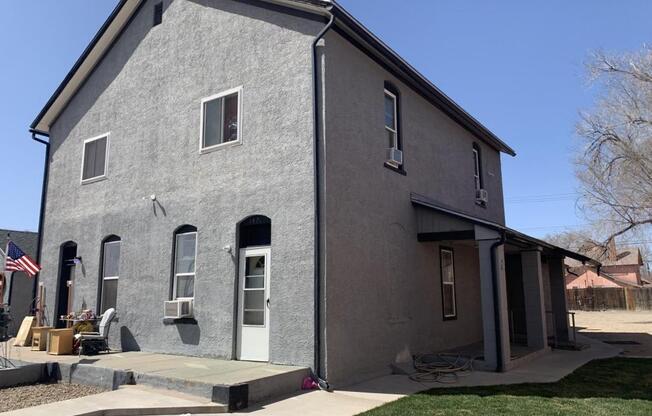 1427 E EVANS AVE