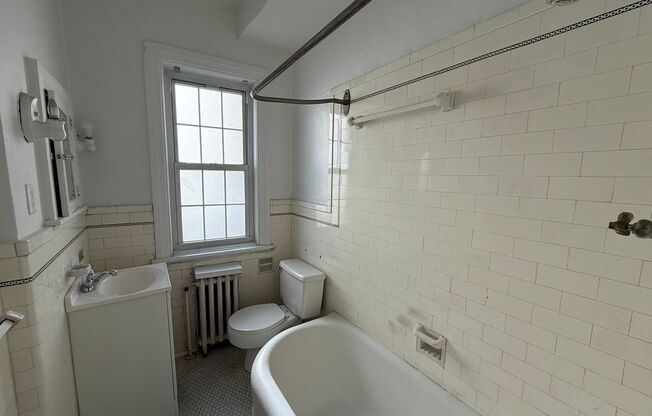 Studio, 1 bath, 308 sqft, $1,175, Unit Bayard Manor 207