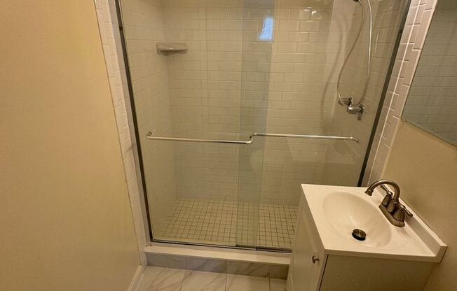 2 beds, 2 baths, 1,080 sqft, $2,325, Unit 5U