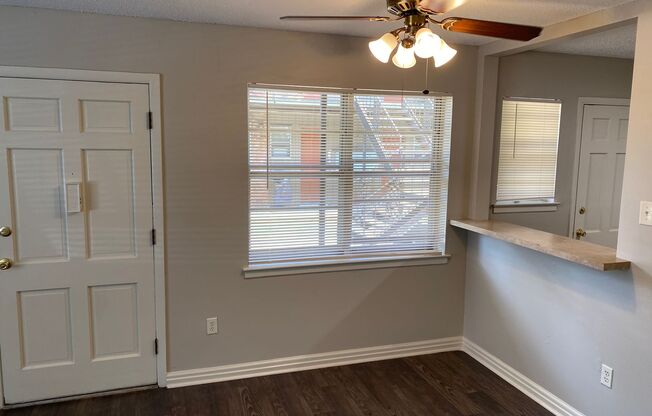 2 beds, 1 bath, $825, Unit 279404