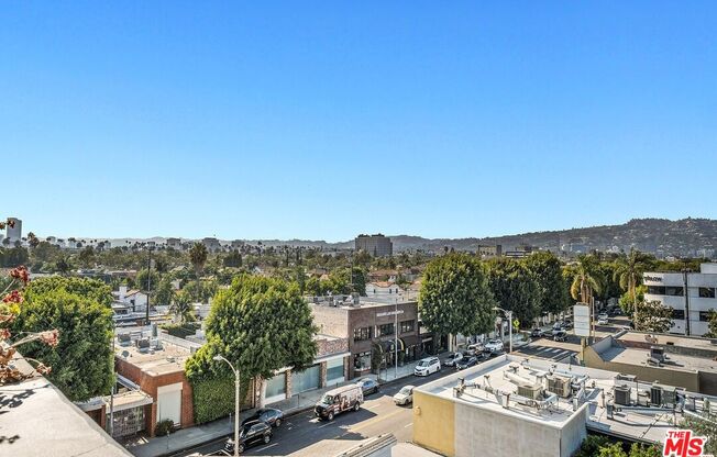 930 S ROBERTSON BLVD