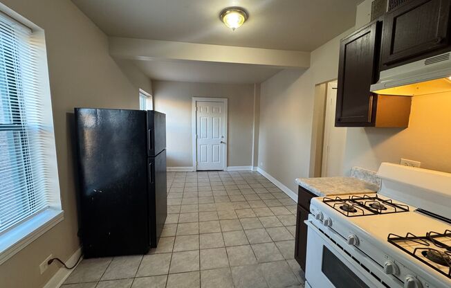 2 beds, 1 bath, $1,150, Unit 4840 #2N