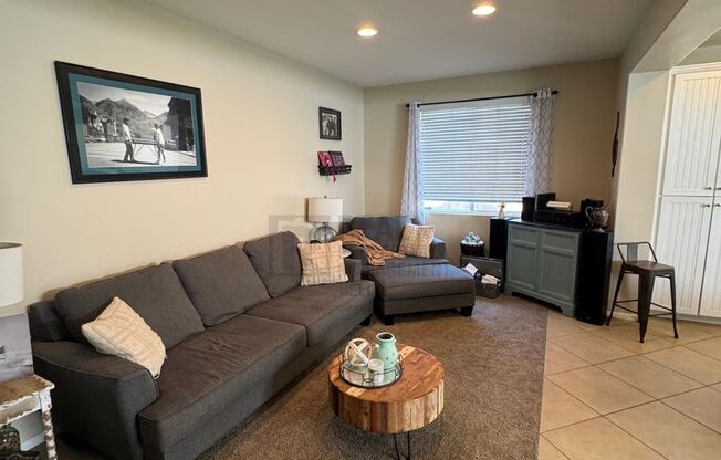 Resort-Style Living in Spencer’s Crossing – 5 Beds, 3 Baths, and Prime Location