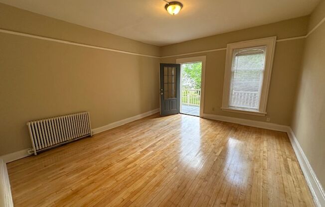 2943-2945 N Bartlett Ave