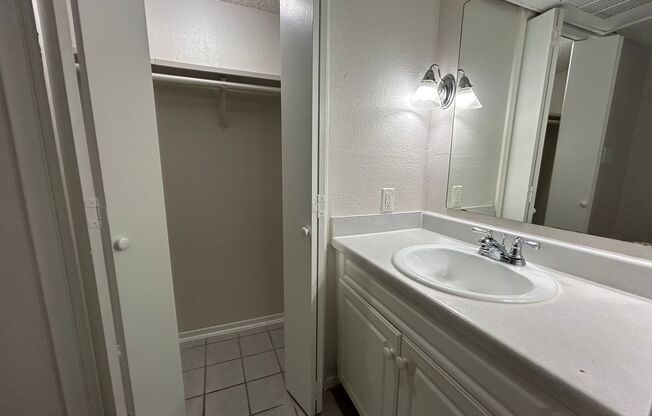 Studio, 1 bath, 400 sqft, $899, Unit ABB-2-114