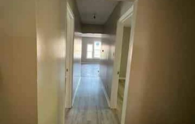 2 beds, 1 bath, $850, Unit 1