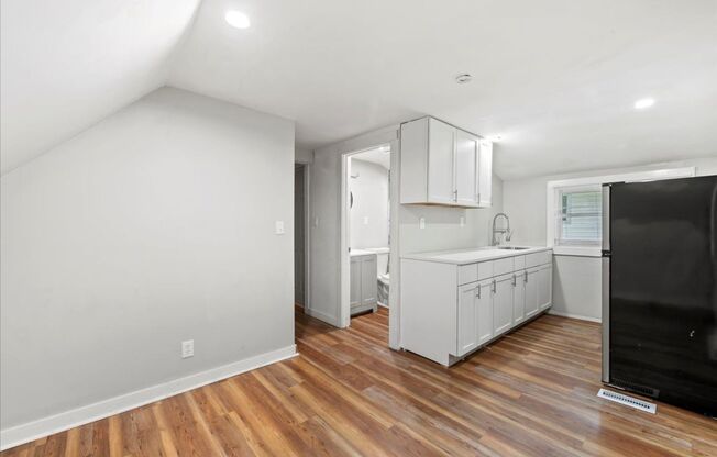 1138 W 36th St